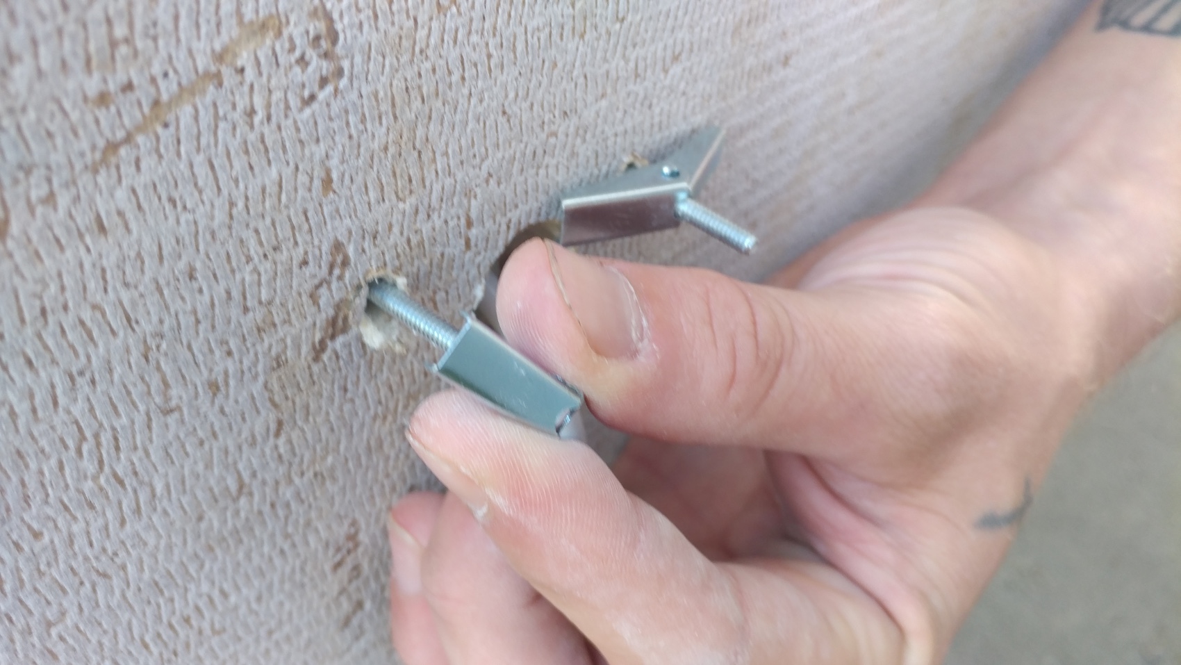 winged drywall anchors